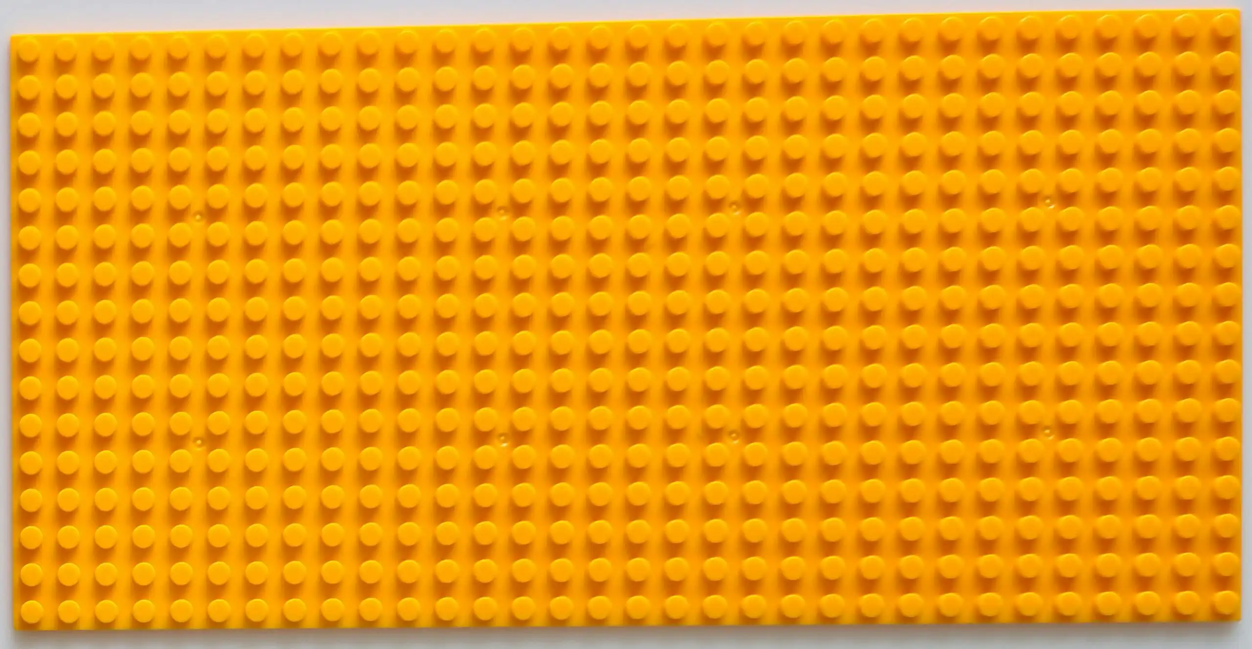 BASEPLATE  16x32 Studs Yellow Generic