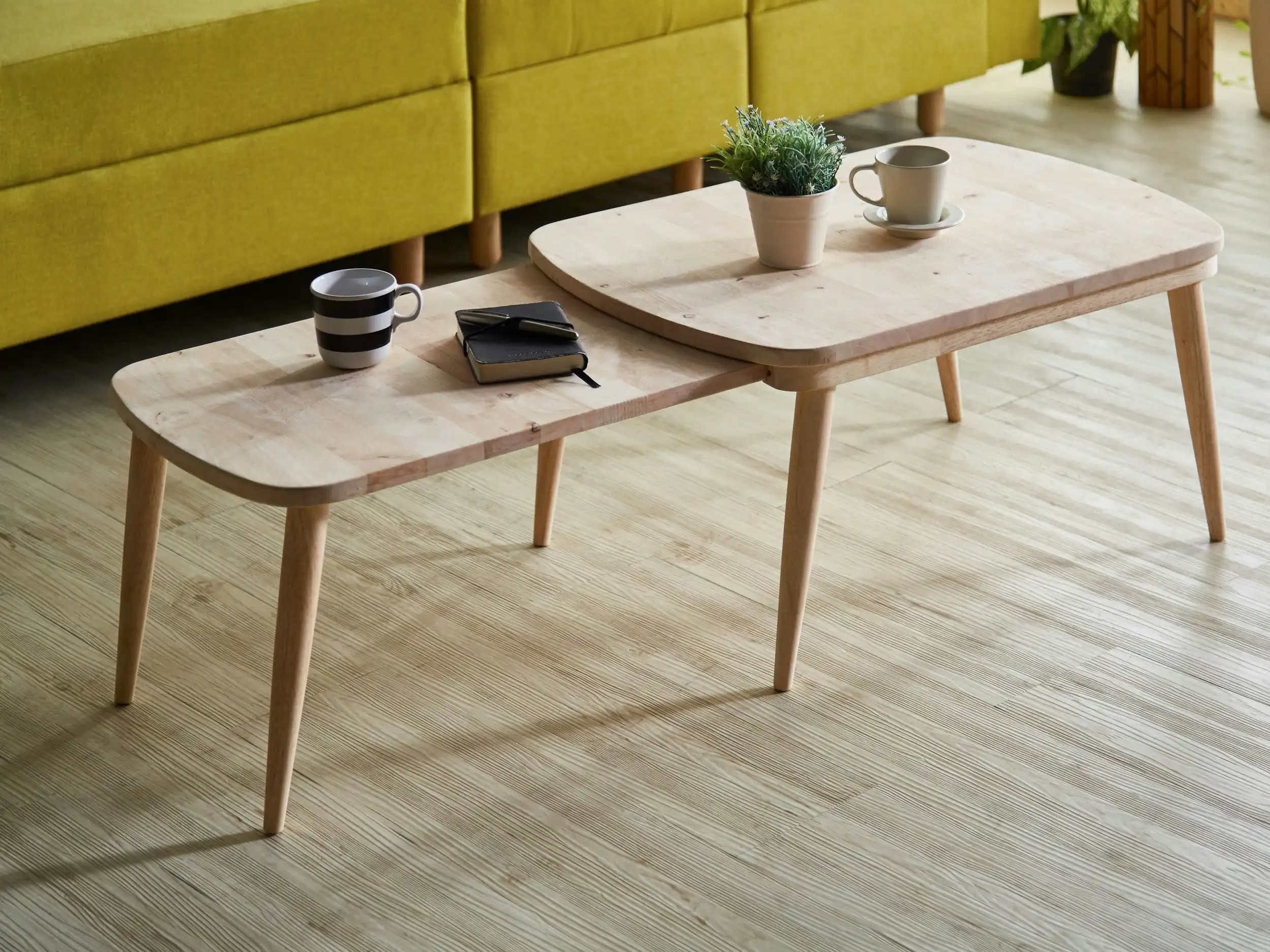 Big Tougue Extendable Coffee Table