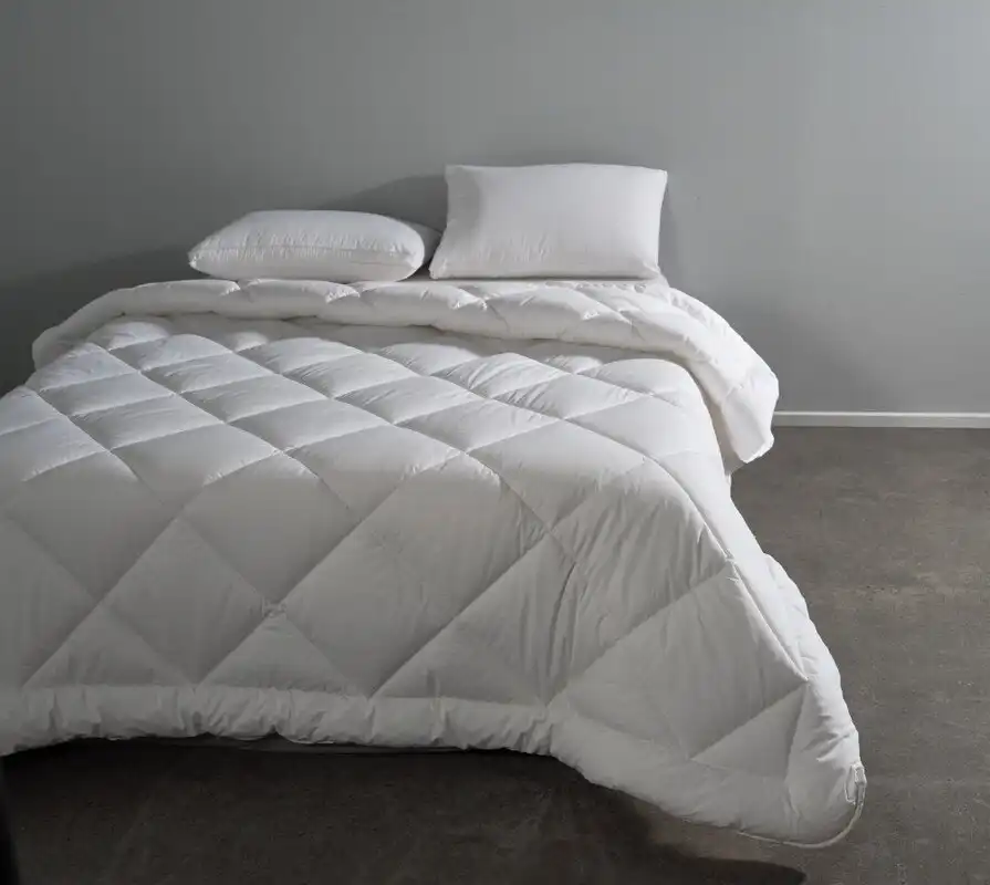 Canningvale Luxury Quilt - Queen White