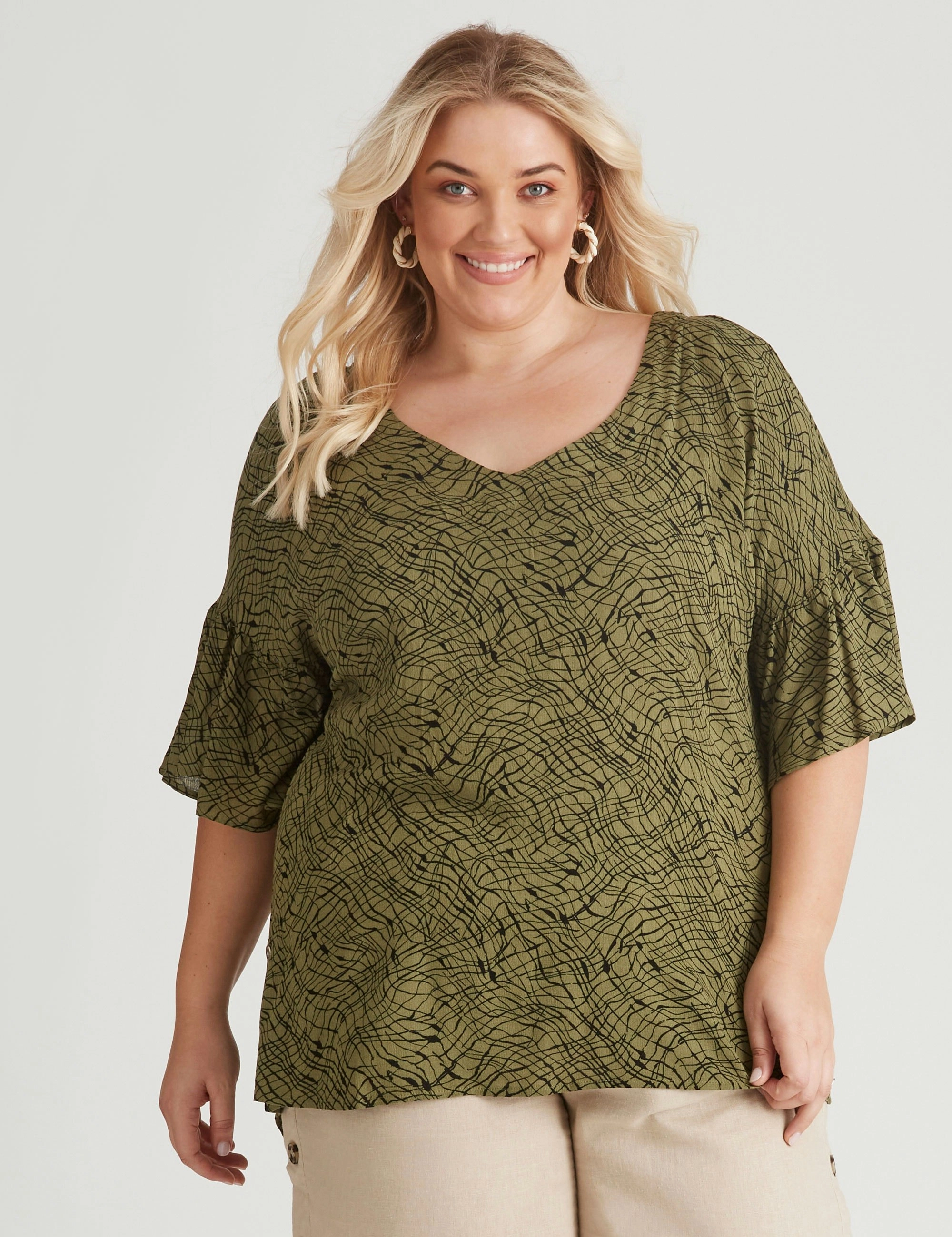 beme Elbow Sleeve Woven Bar Tunic Top (Khaki Abstract)