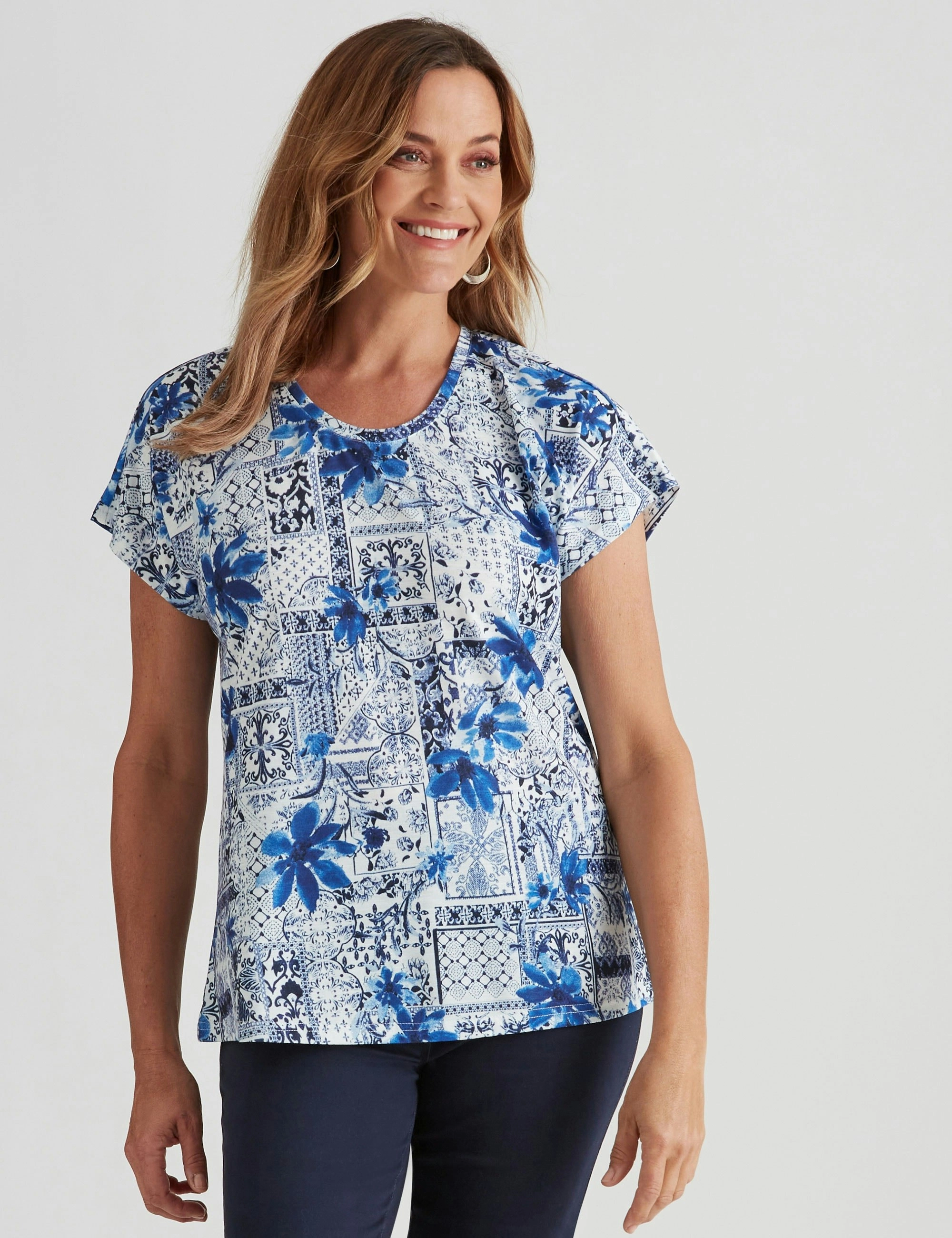 Millers Short Sleeve Printed V-Neck Slub Top (Blue Tile)