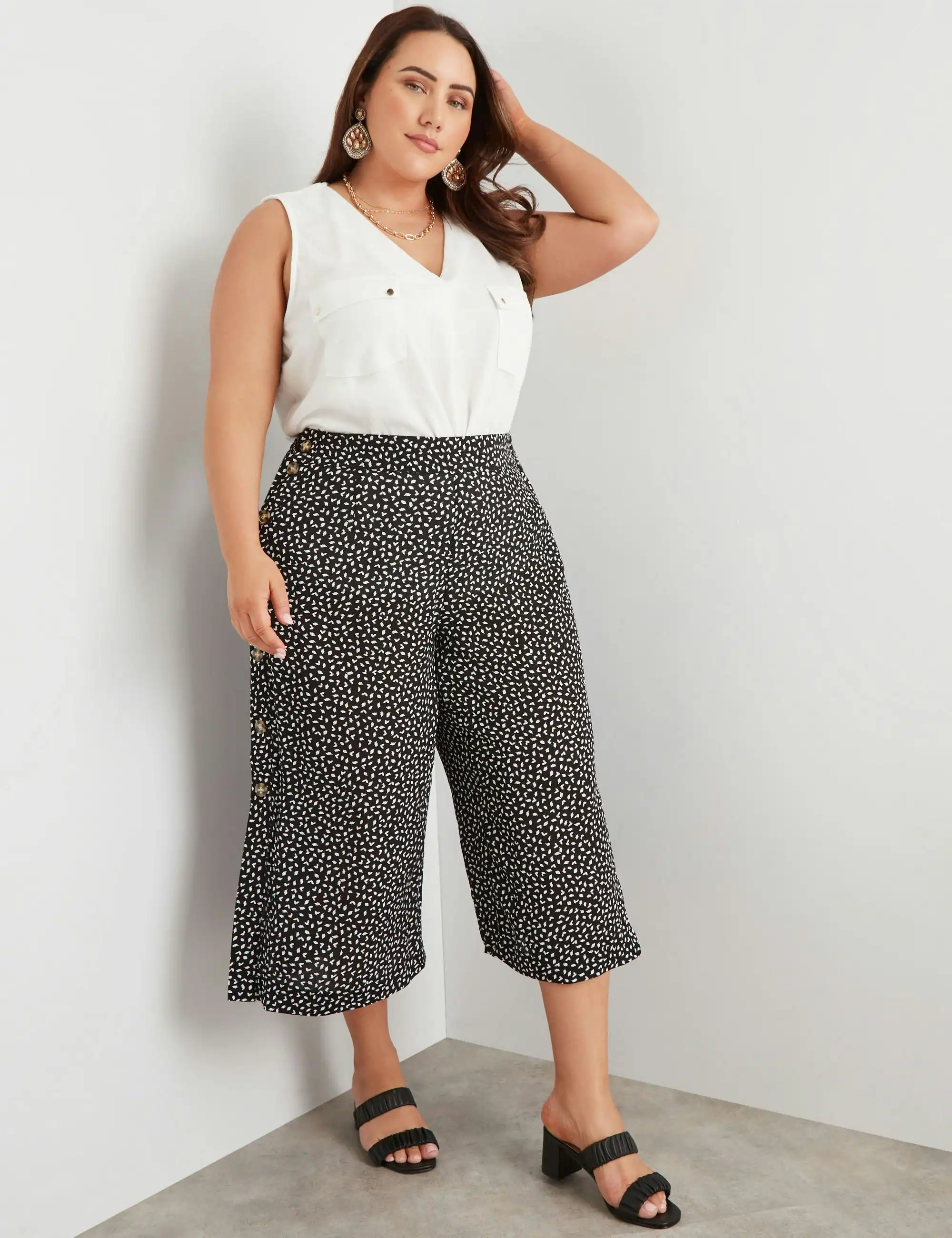 beme Crop Length Button Side Woven Pants